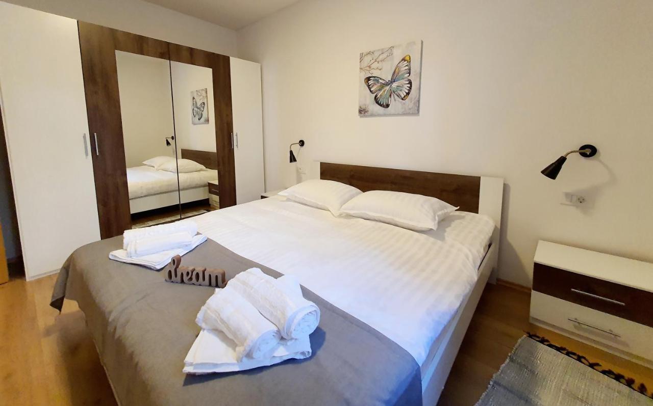 Sea Star Apartments Pjescana Uvala Kültér fotó